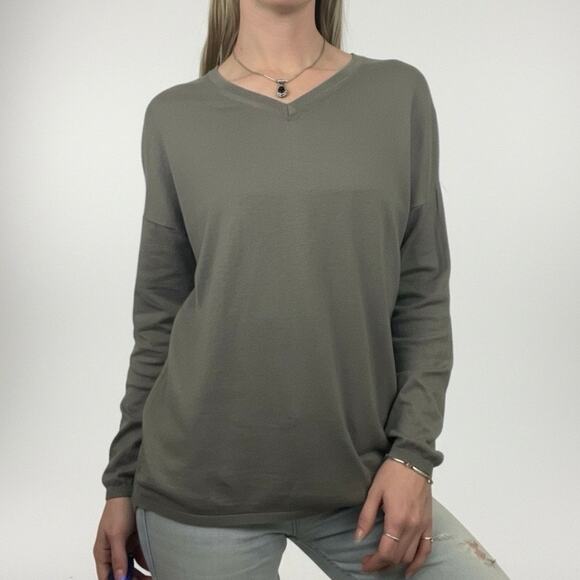 Jarbo Grey Long Sleeve V-Neck Silk & Cashmere Knit Top - Picture 1 of 8